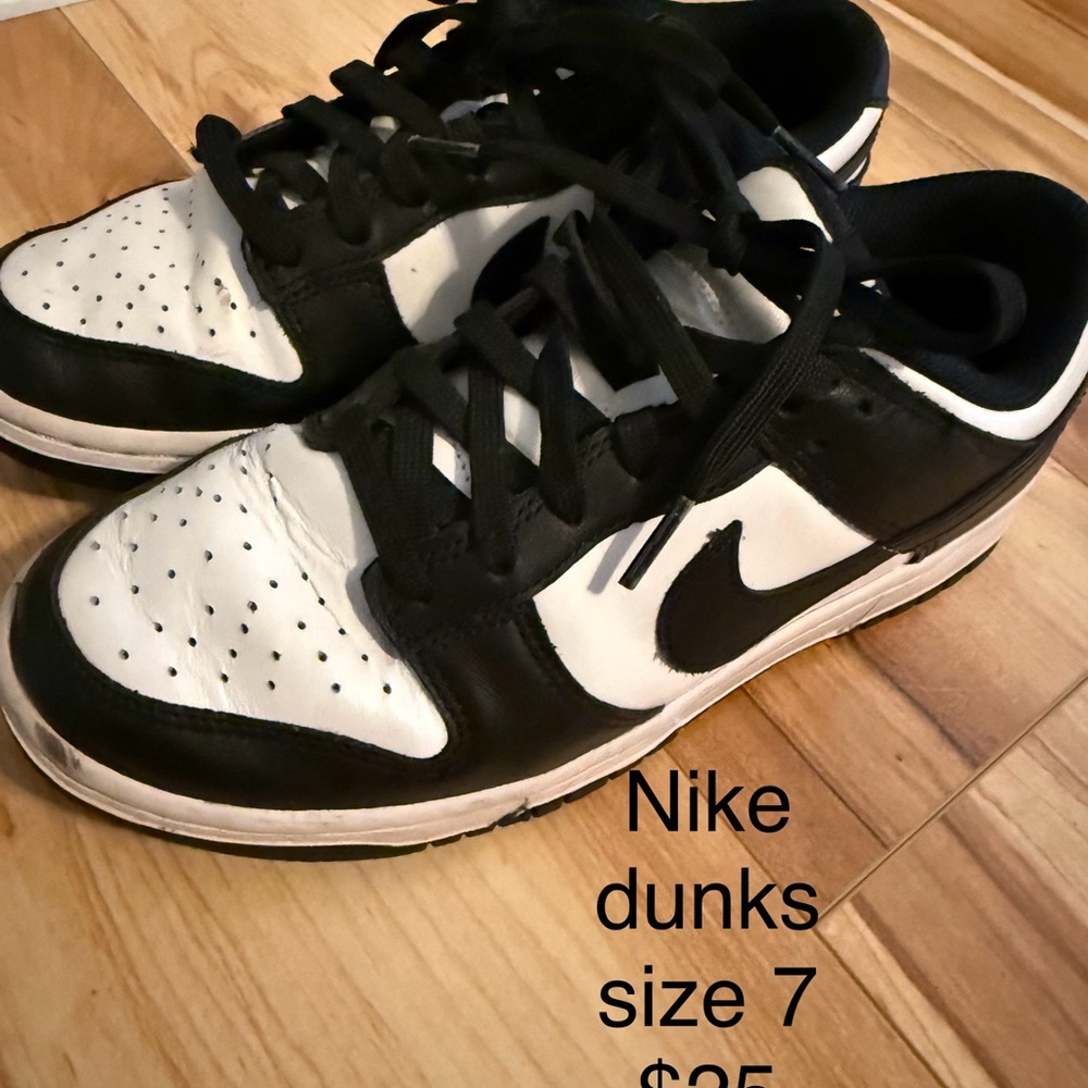 Nike Men's Black and White Sneakers